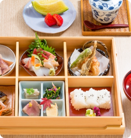 ランチタイムのお食事